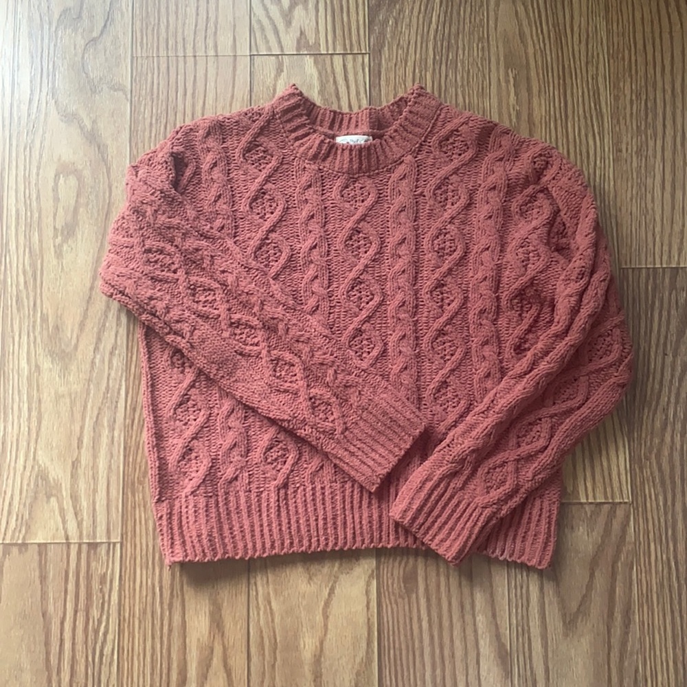 Pink sweater, Size medium